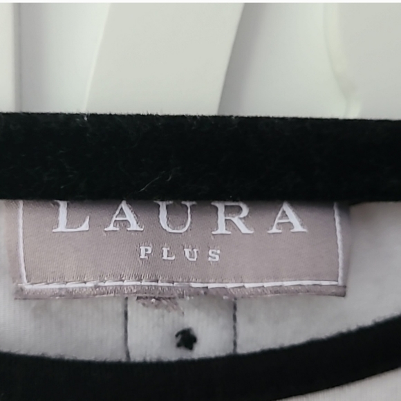 🌟3 For $30🌟 Striped Top with Button Back from Laura - 2X - Picture 3 of 8